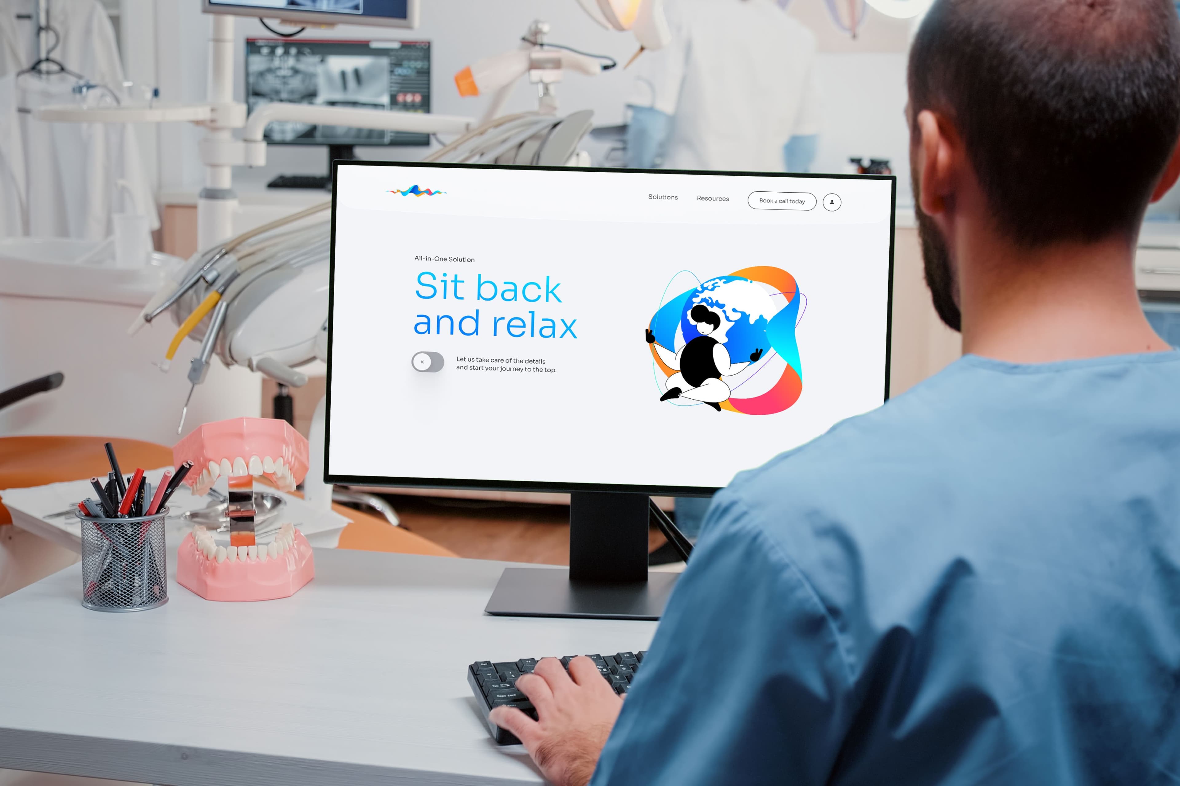 A dentist visiting the Obenan website on his desktop